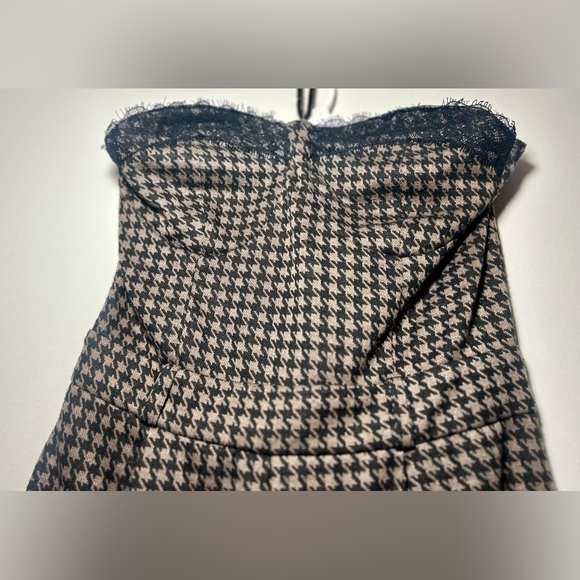 Houndstooth Patterned Sleeveless Jumpsuit - Picture 4 of 10